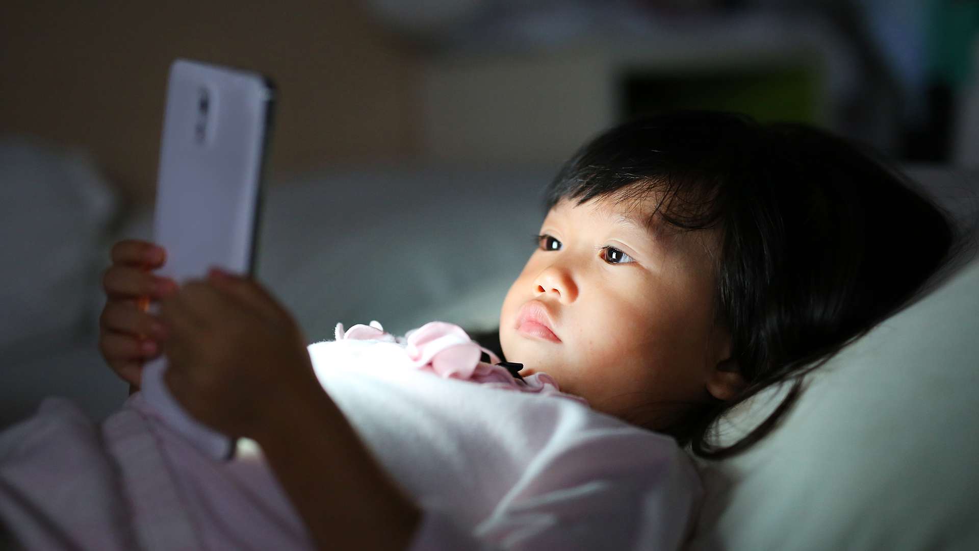 Five Great Reasons Why Your Kid Should Have A Mobile Phone