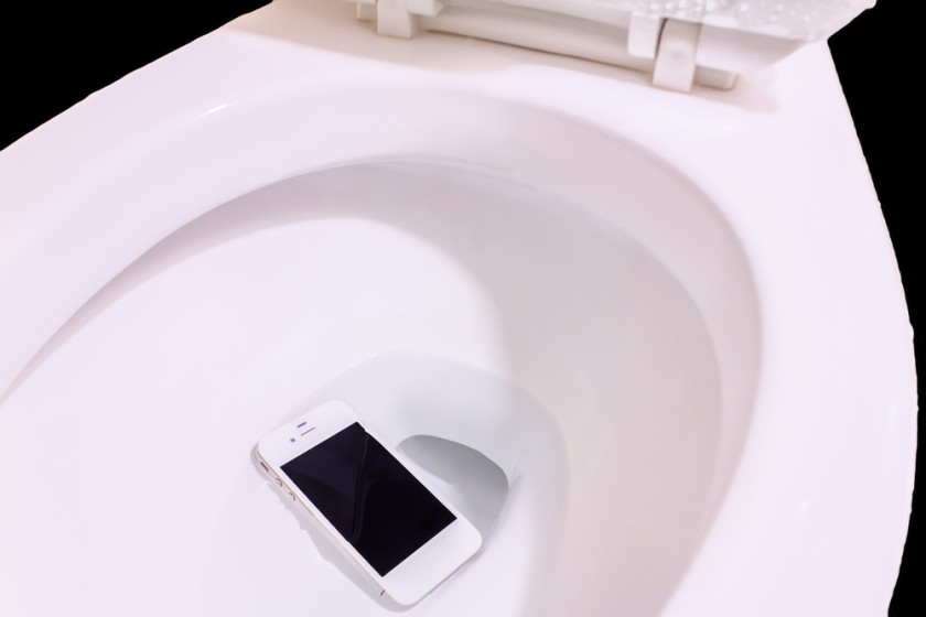 How To Fix a Mobile Phone That You Have Dropped Down The Toilet